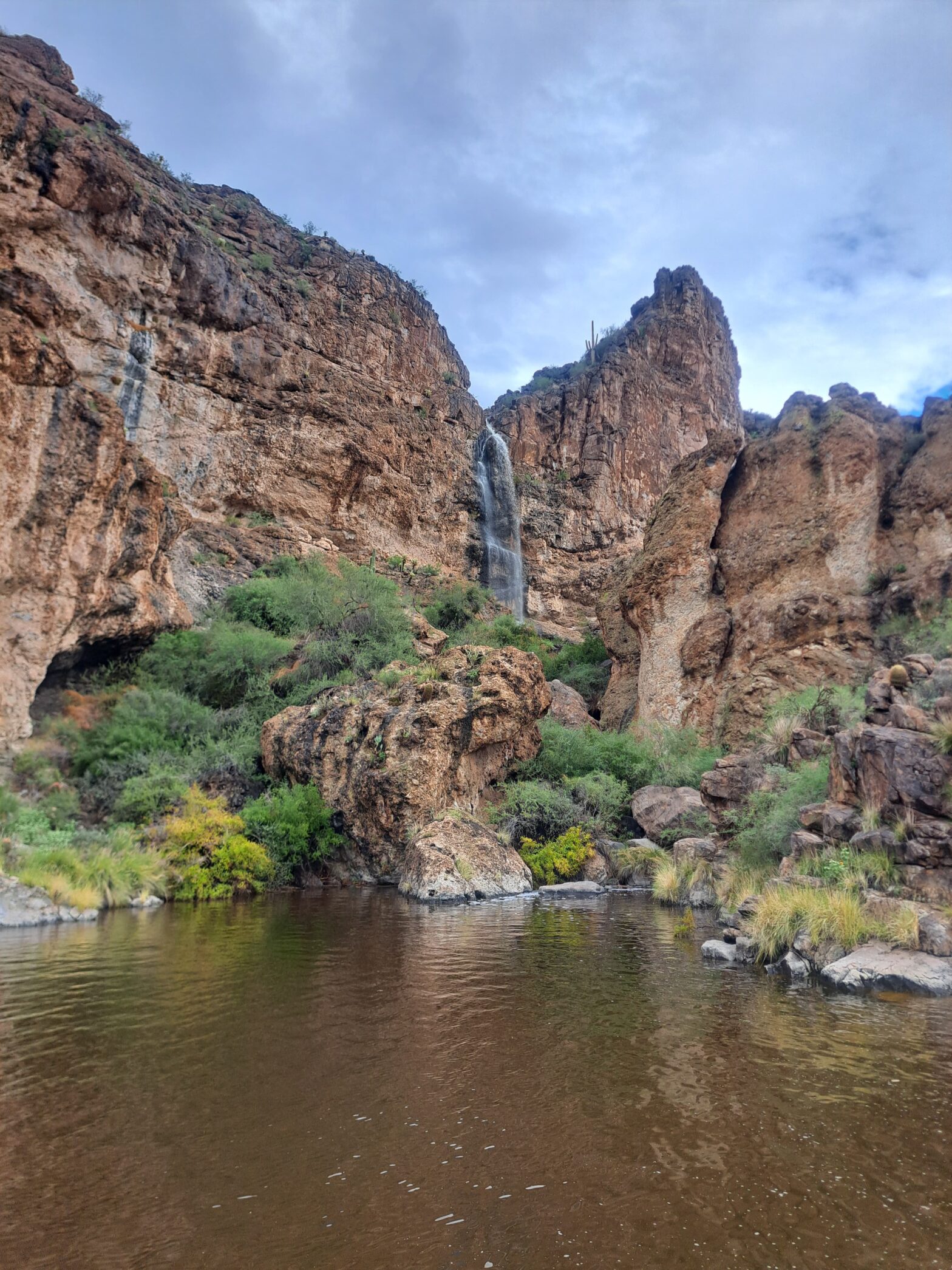 Water falls at Canyon lake